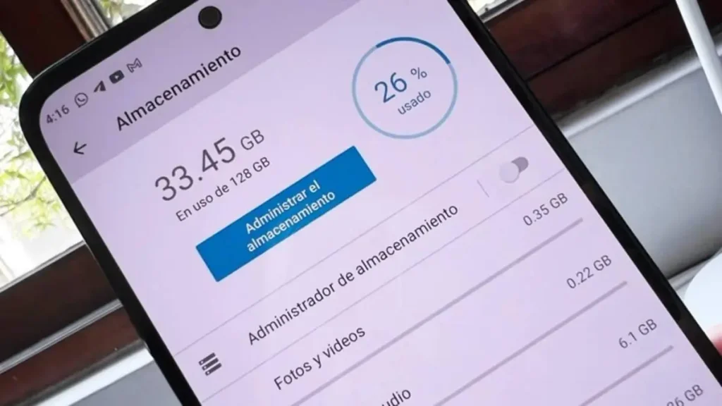 Cómo liberar espacio en mi celular desde los ajustes de almacenamiento.